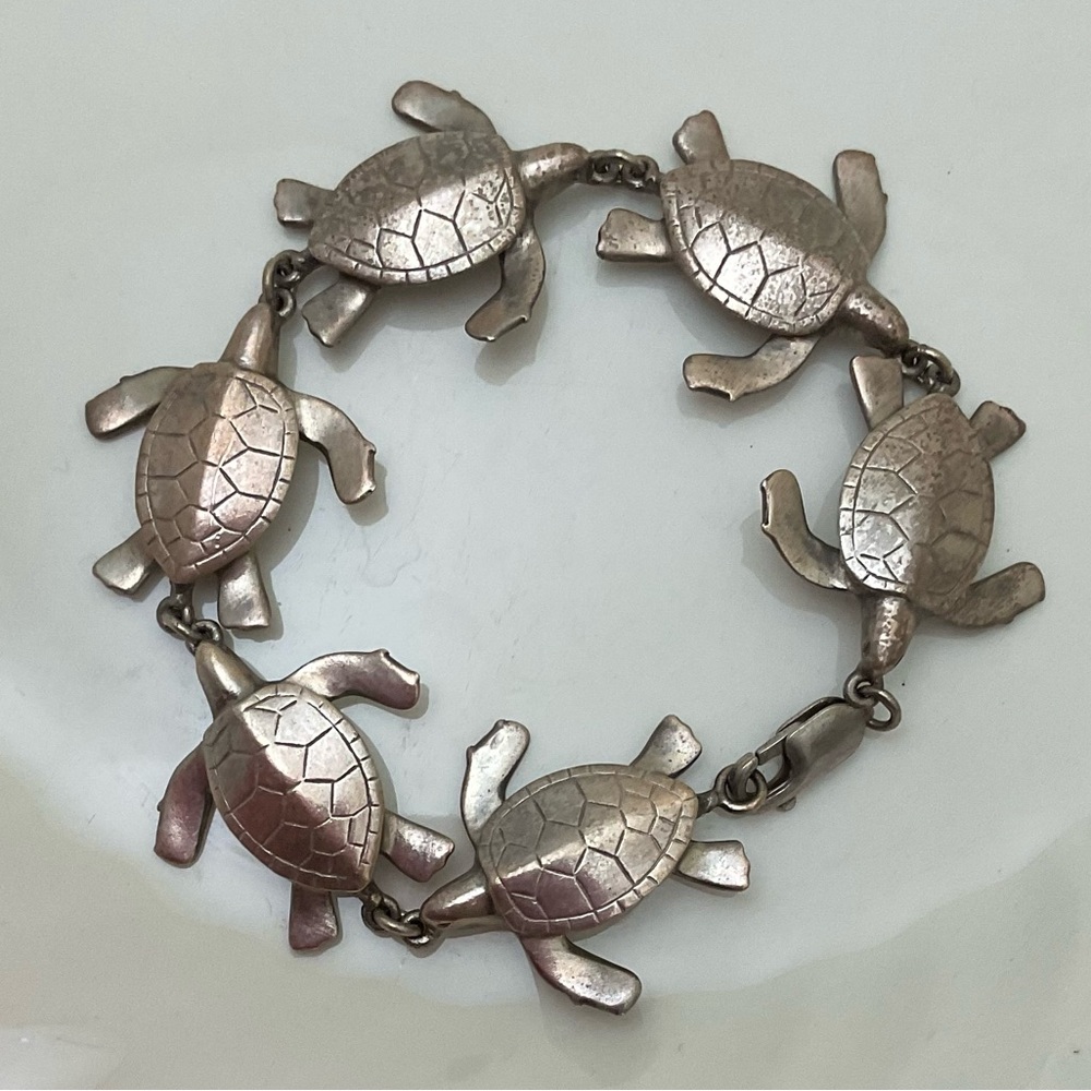 Sterling Silver 925, Sea Turtle Bracelet signed  by Tarleton. 41.9g.